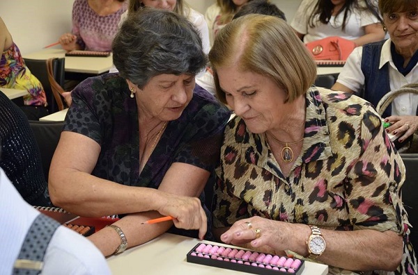 COMO ESCOLHER UMA FRANQUIA - Aumenta a procura por negócios que se dedicam ao público da terceira idade. Franquia de ginástica para o cérebro é a primeira do país com Selo de Empresa Amiga do Idoso