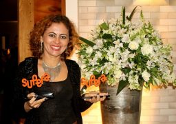 Elizabete Gonçalves, gestora da Franquia de Sucesso SUPERA Diamantina (MG), orgulhosa de seus troféus no Jantar de Premiação 2016