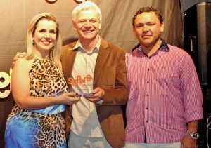 Patrícia Costa recebe troféu na Premiação SUPERA 2016