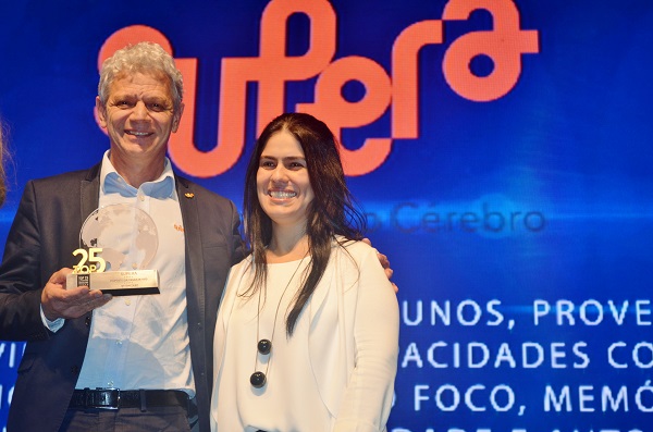 Antonio Carlos Guarini Perpetuo, da Franquia Supera, recebe prêmio TOP 25 do Franchising Grupo Bittencourt